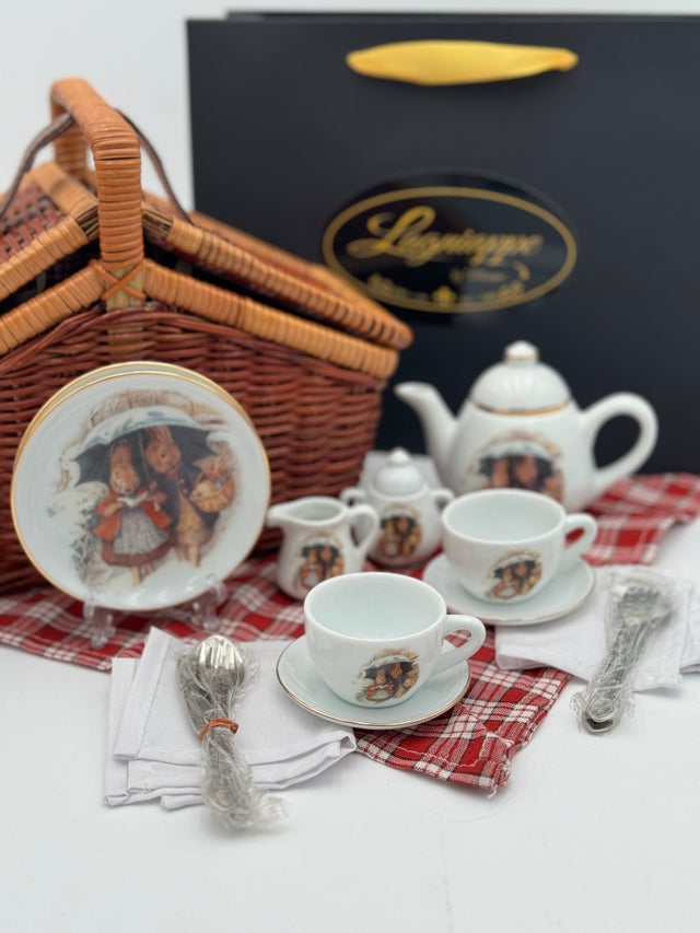Peter rabbit tea set in sale picnic basket